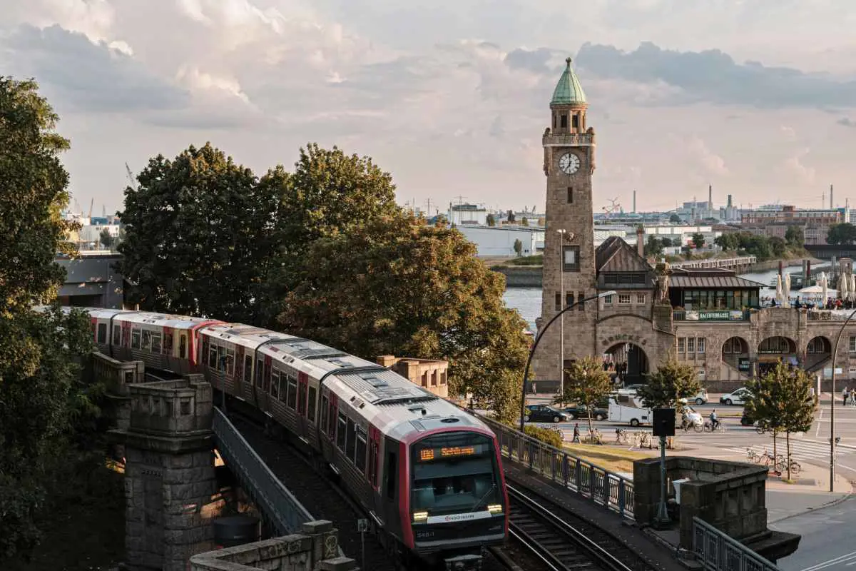 View on Hamburg hochbahn train and Landugsbrücke clock tower from above. Photo by Alexander Bagno from Unsplash