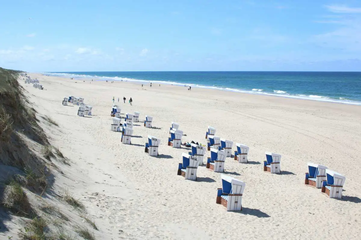 Traditional beach chairs oat Rantum beach on the island of Sylt Germany. Photo by Michael Kleinjohann from Unsplash