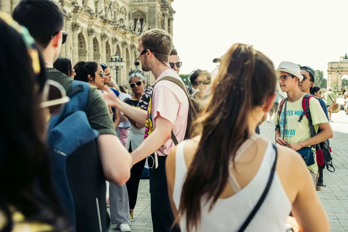 Walking tour in Paris. Photo by Bernie Almanzar from Unsplash 