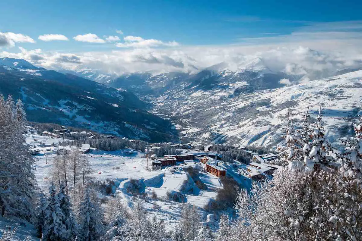 View from above Arc 1,800 Ski Resort, Les Arcs, France covered in snow. Photo by Jean Baptiste N. From Pixabay.