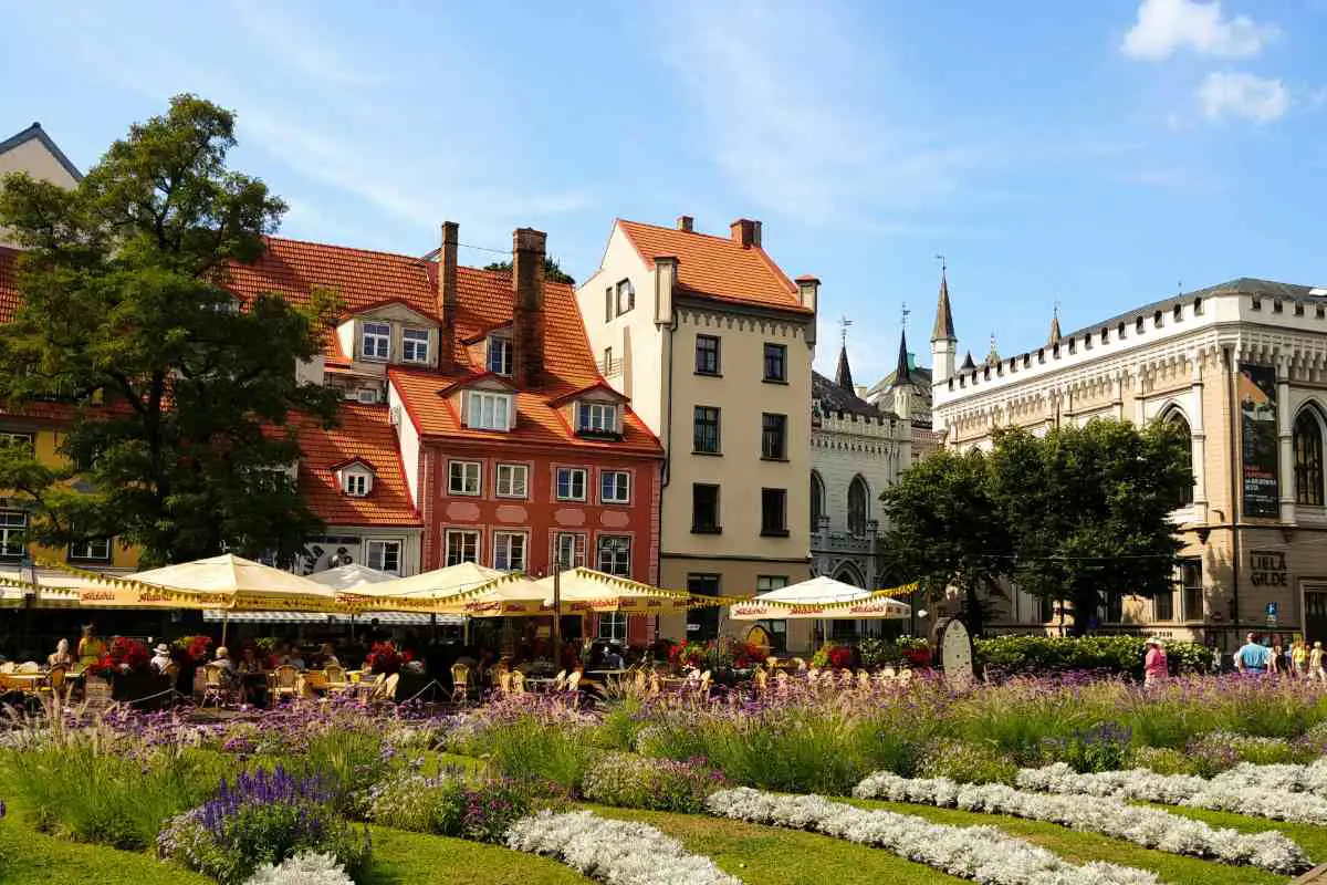 Green space and flower beds in the centre of Riga, Latvia. Photo by Kseniia Samoylenko from Unsplash