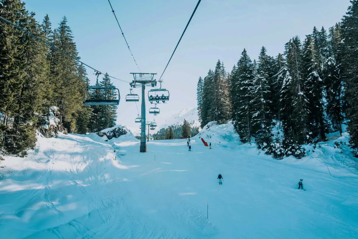 Skiers on slope at Avoriaz, Morzine ski resort in France. Photo by Eduard Delputte on Unsplash.