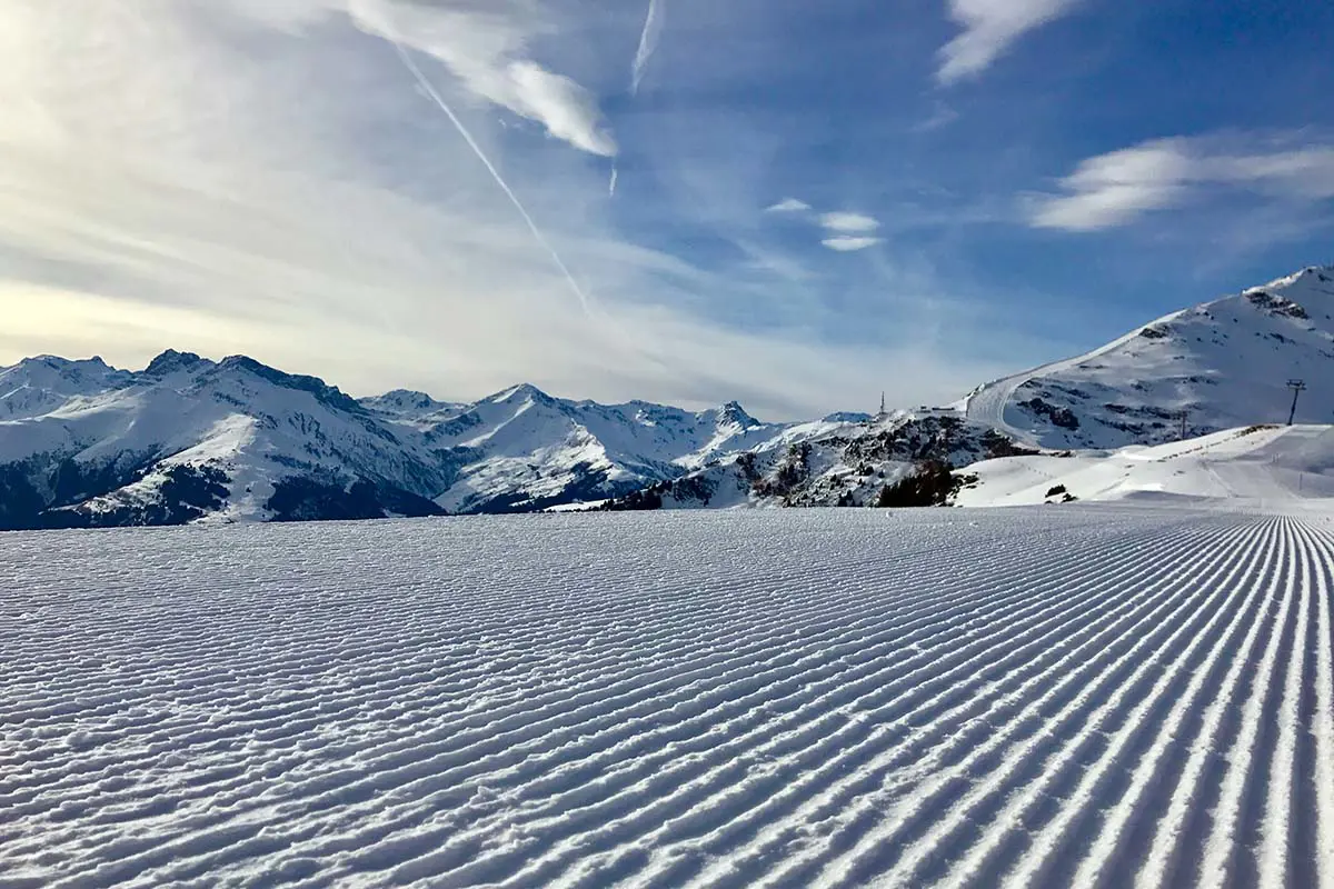Skislope fraîchement préparé à Mayrhofen, Autriche. Photographie de William Bogner Unsplash