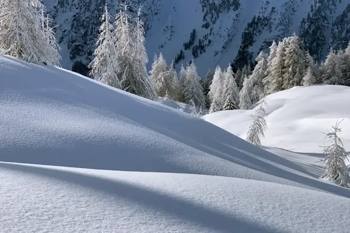 Besneeuwde berg in Ischgl Oostenrijk Credit Alexander Sinn Rb Bk Eyl A8 Y Unsplash