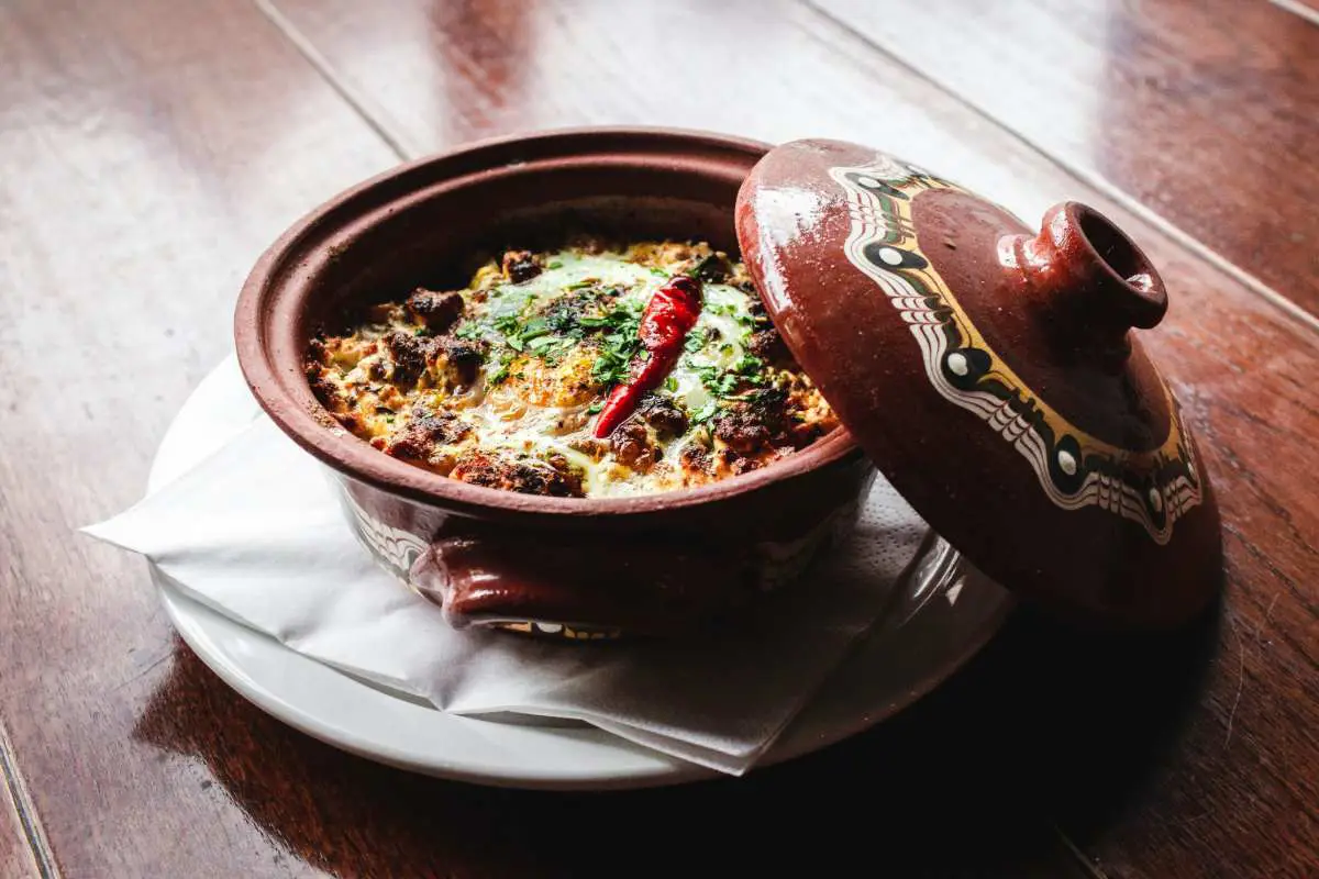 Traditional Bulgarian baked dish in ceramic pot. Photo by Louis Hansel, Unsplash